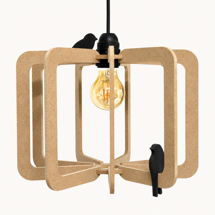 Bird Ø30 houten hanglamp in naturel met twee zwarte houten vogels, zichtbare lichtbron en zwarte kabel.