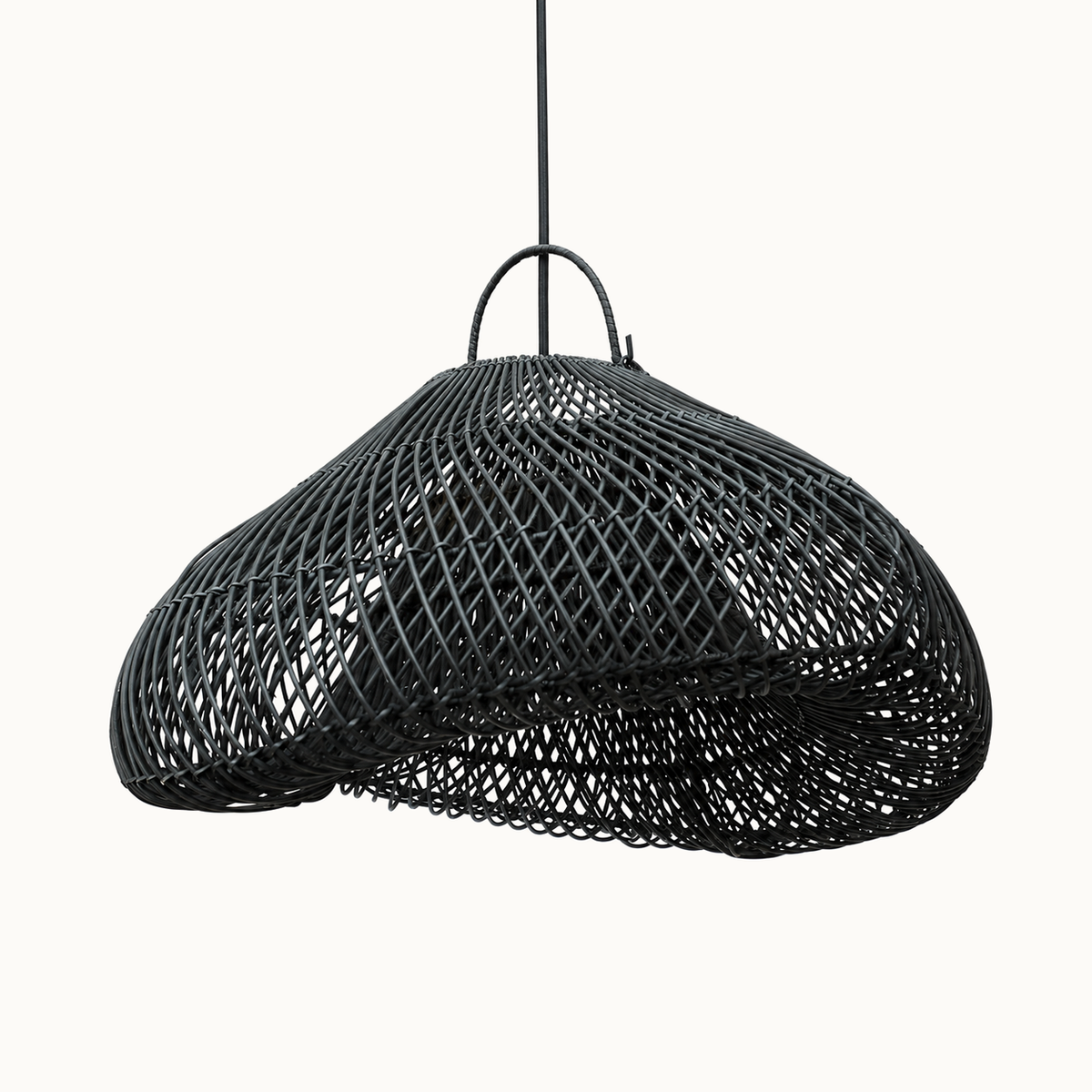 Cloud M zwarte rotan lampenkap op warmwitte achtergrond; kabelset niet inbegrepen.