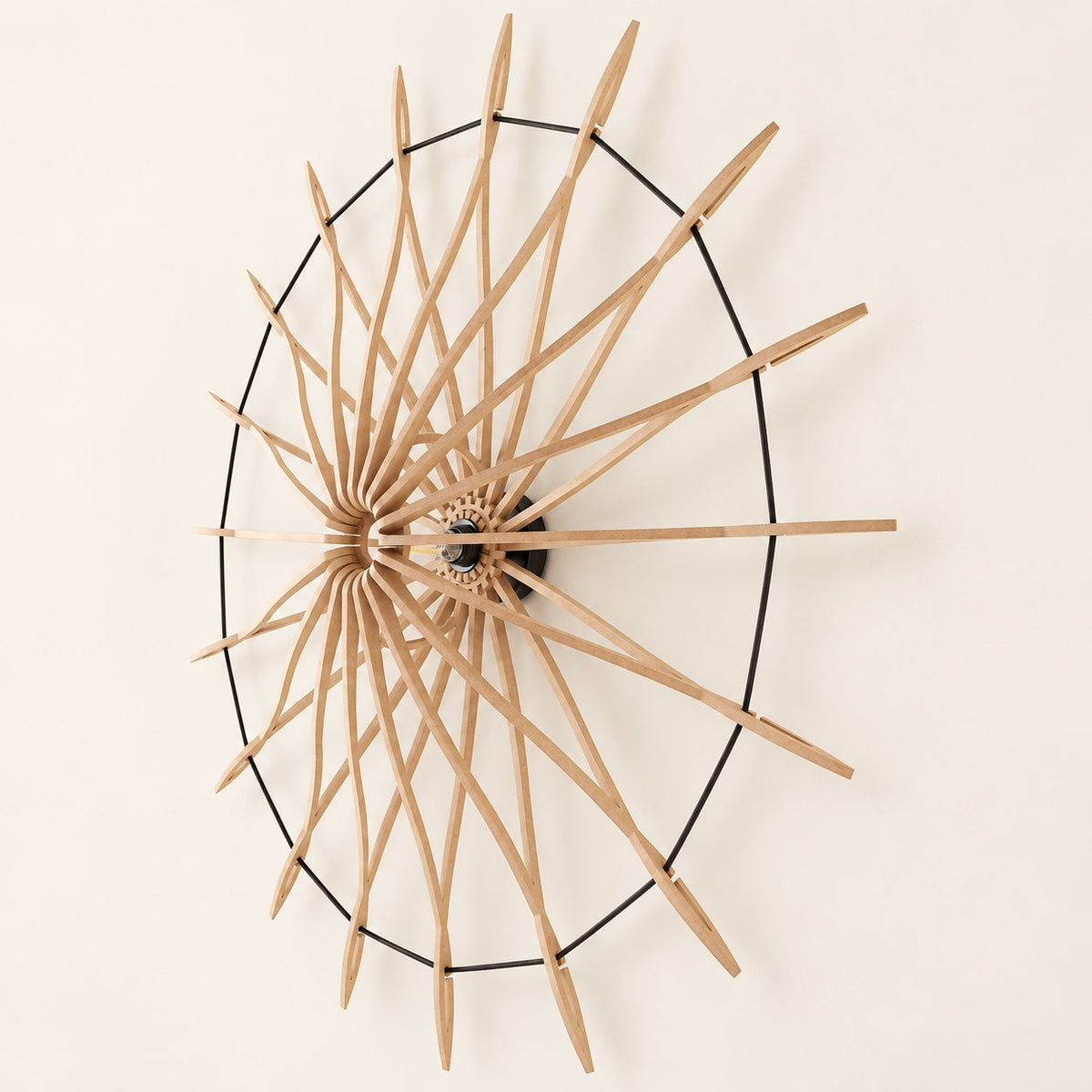 Volledige Let’s Twist Again Ø106 houten wand- en plafondlamp vanuit een schuine hoek.