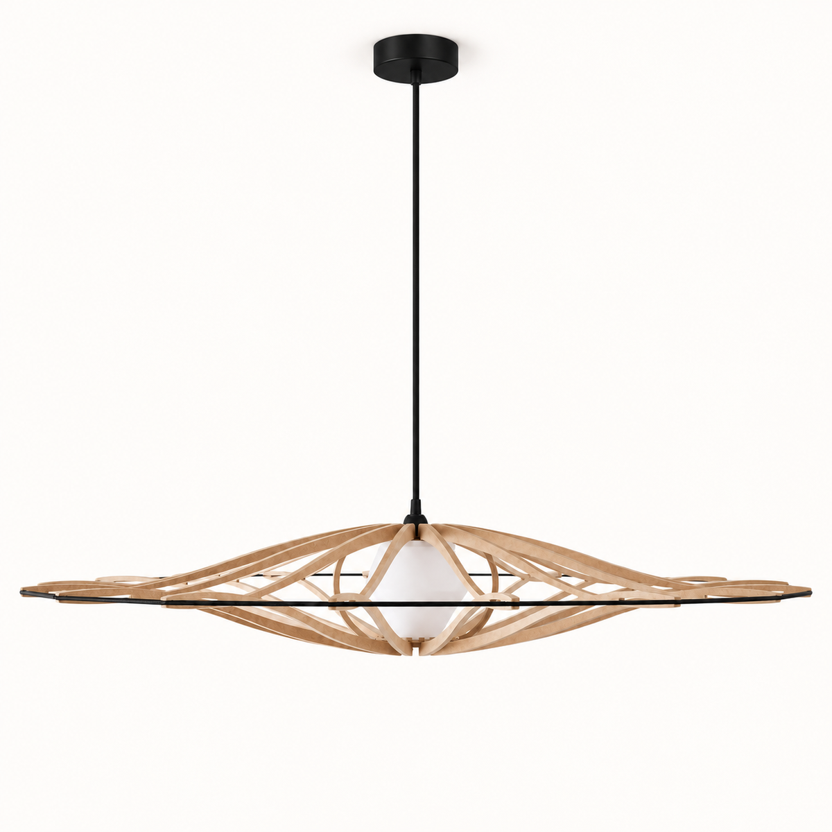 Volledige Twist Ø104 houten hanglamp met witte diffuser, zwarte kabel en zwarte metalen plafondkap.