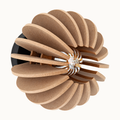 Wrecking Ball Ø20 wandlamp met naturel MDF-lamellen en zwarte metalen wandbeugel